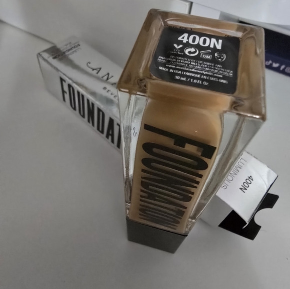 Makeup - Picture 2 of 6